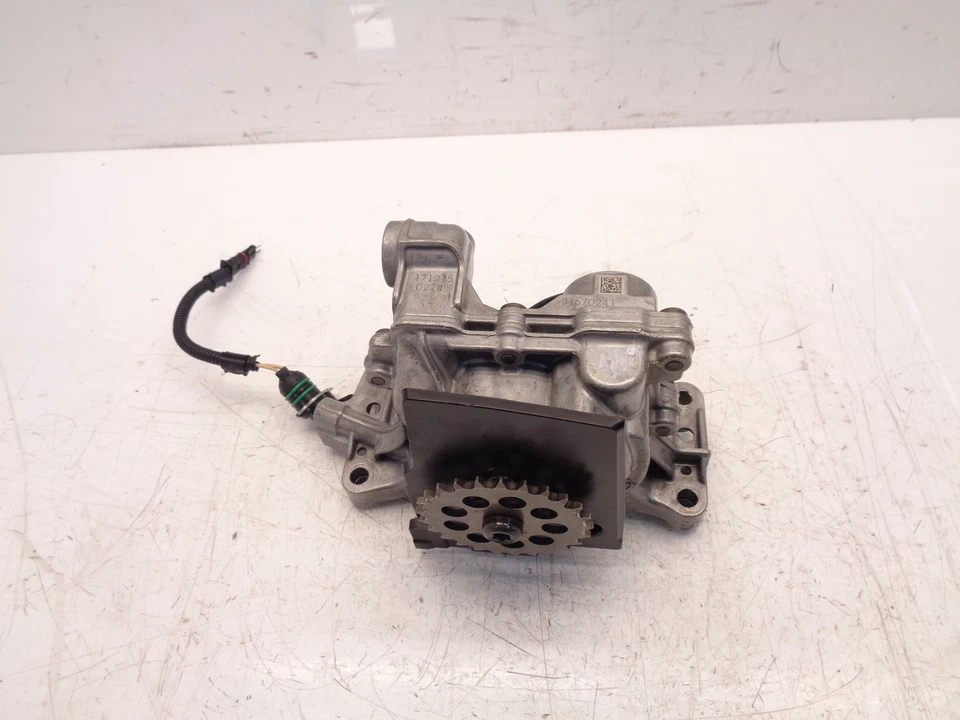 Oil pump for 2016 Volvo S60 S90 2.0 D3 D4204T9 150HP - Image 2 of 2