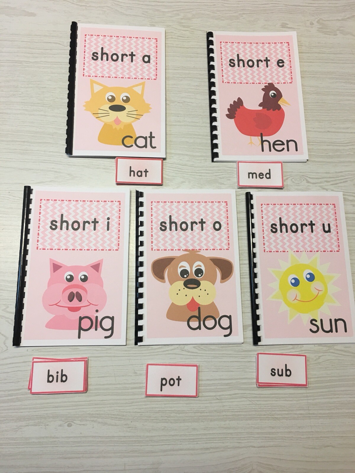 Libri didattici interattivi per bambini - Set di vocali corte con 60 schede laminate