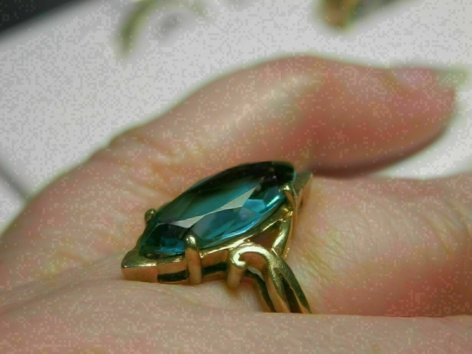 Anillo de compromiso único de topacio azul Londres corte marquesa de 2 quilates acabado oro amarillo de 14 quilates Foto 4 de 4