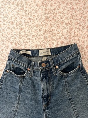 Universal Thread Vintage Straight Women's Blue Denim Jeans, Distressed, High Ri 