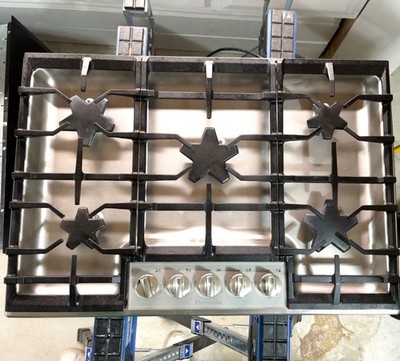 Thermador Masterpiece Series 30'' SS 5 Star Star-K Gas Cooktop SGSXP305TS Read