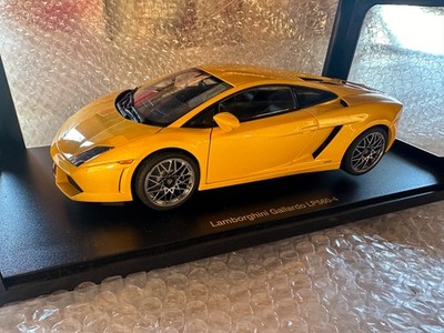 Gelber 1:18 AUTOart Lamborghini Gallardo LP560-4  yellow