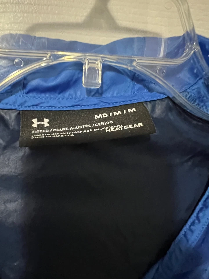 Chaqueta Hombre Under Armour Talla Mediana Ligera Azul y Blanco Cortavientos Cremallera Foto 2 de 4