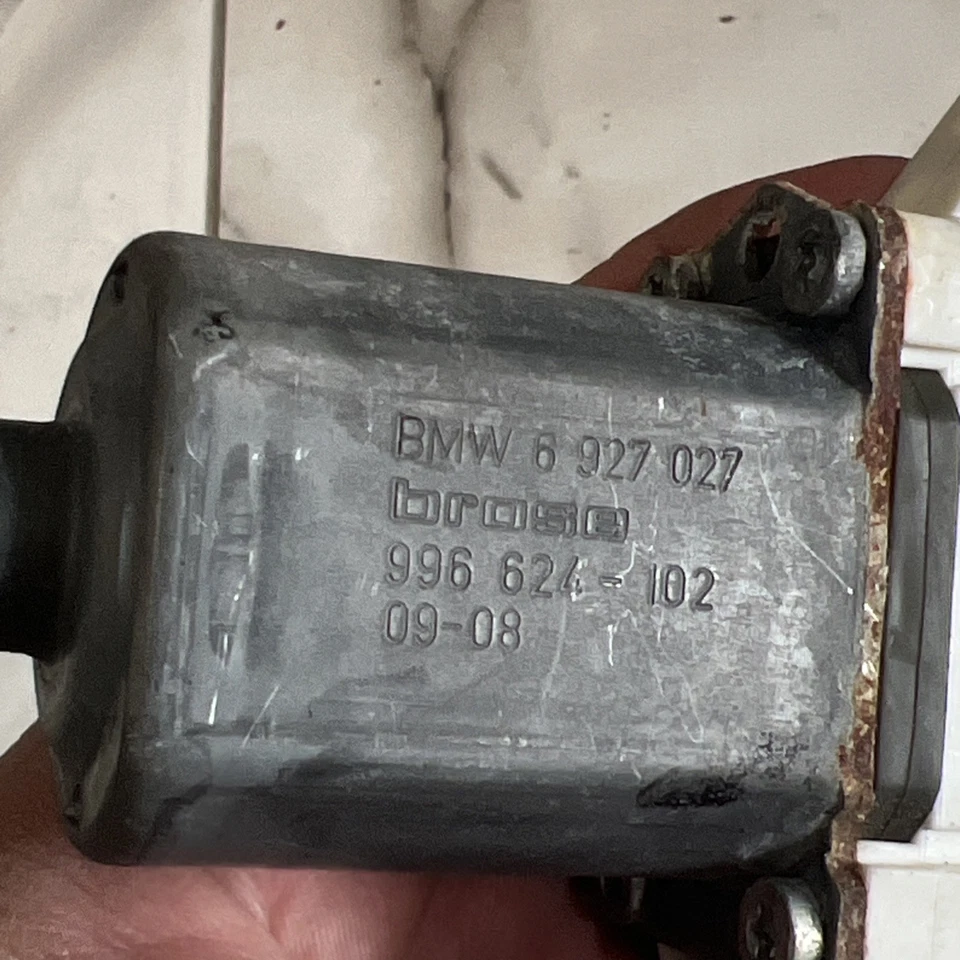 2006 Bmw 330I E90 Front Left Driver Window Glass Regulator Motor 6927027 Oem - Изображение 4 из 4