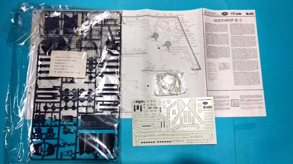 Northrop B-2 Spirit Stealth Bomber Italeri - Testors 1/72 No. 020 - Immagine 2 di 4