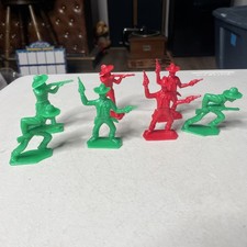 7 Vintage Tim Mee Red Green Cowboy Gunfight Duel Figurines