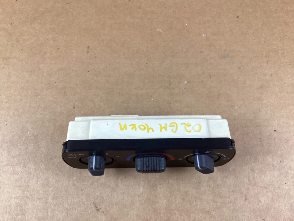 2000-2002 GMC Yukon Roof Mounted Auxiliary AC Heater Climate Control 15748171 - Image 2 of 4