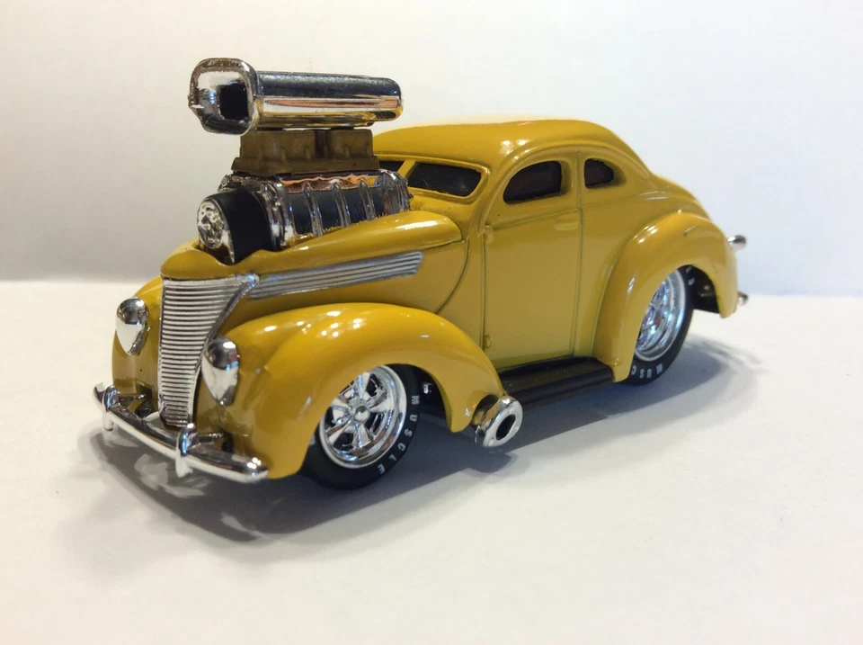 Muscle Machines  - 1937 Ford Coupe 37 FORD - 1:64 STREETROD   - Image 3 of 4