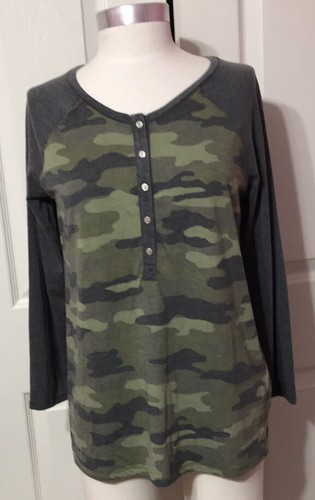 4 Sleeve Raglan Henley Camo Top 