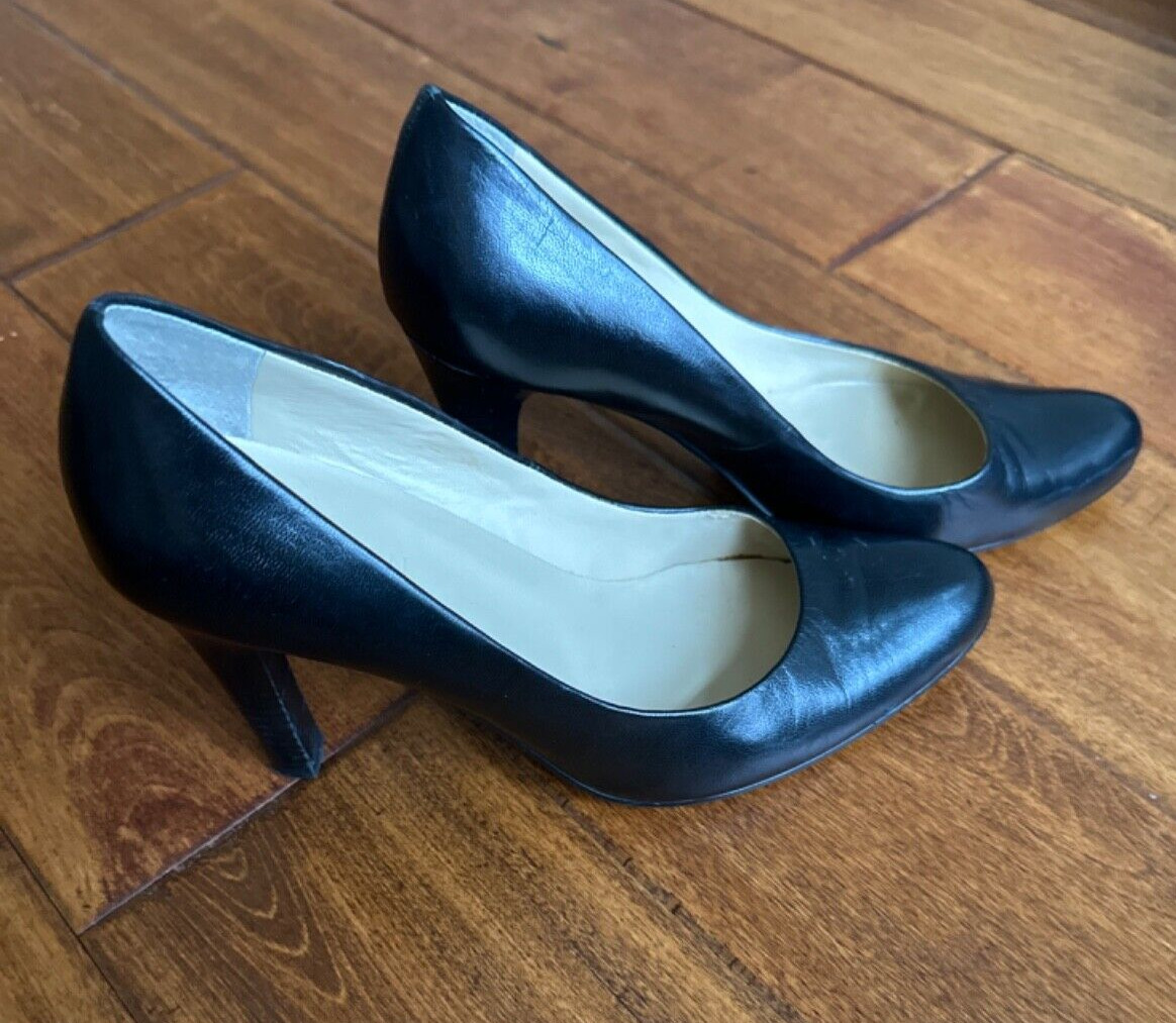 A Pair Of Clasic Style Ralph Lauren Heels/Pumps B… - image 3