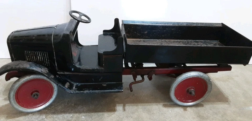 Vintage 1920's Buddy L Pressed Steel Chain Lift Dump Truck Unrestored Original  - Image 2 of 4