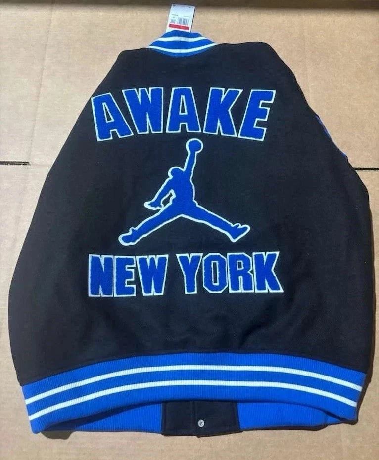 Chaqueta Universitaria Jordan X Awake NY Negra/Juego Real FQ5439-010 Para Hombre Talla L” Foto 4 de 4