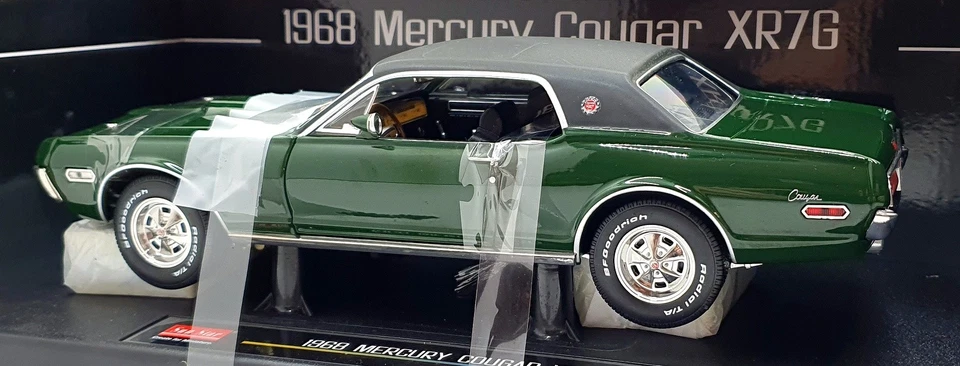 Sun Star 1/18 Scale Diecast 1575 - 1968 Mercury Cougar XR7G - Dark Green - Image 2 of 4