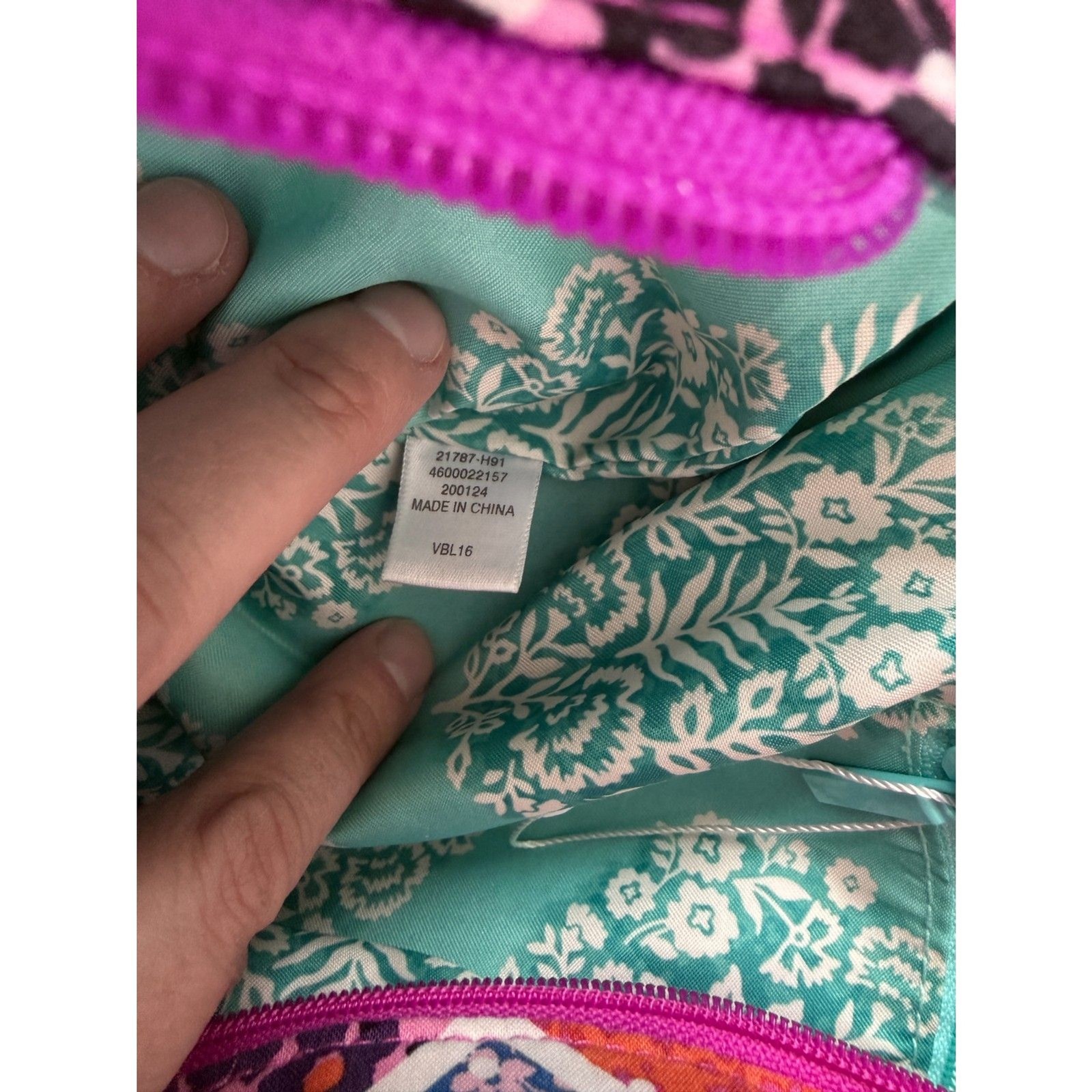 Vera Bradley "Retired" Multi-Pattern Patchwork To… - image 10