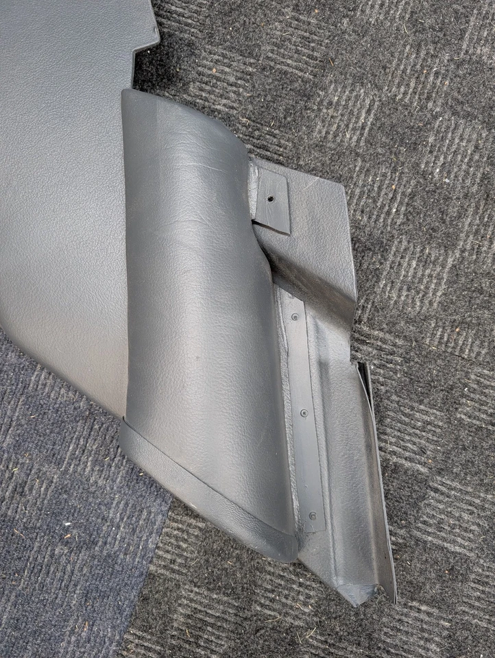 Panel de altavoz/trasero derecho gris DeLorean Foto 2 de 4