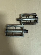 Wellgo Road Bike Platform Pedals 9/16" Steel Rat Trap Style