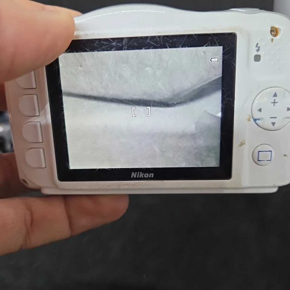 Nikon Coolpix S33 - White Waterproof 13.2MP Digital Camera - TESTED WORKING - Image 3 of 4