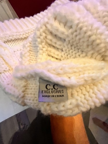 C.C Exclusives FUR POM BEANIE HAT IN IVORY USED - Picture 8 of 9