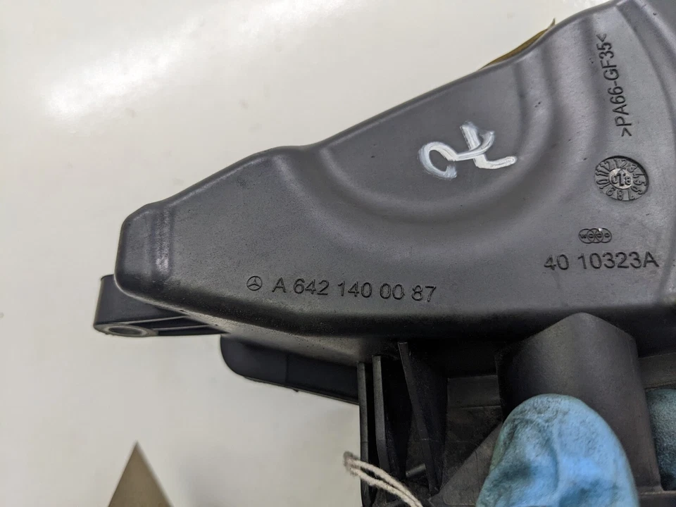 MERCEDES-BENZ R CLASS R320 W251 AIR INTAKE RESONATOR A6421400087 — 第 2/4 张图片