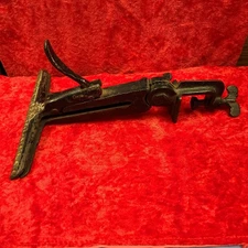 Vintage Henry Disston & Sons Saw Vise No. 2 USA.  with bench clamp