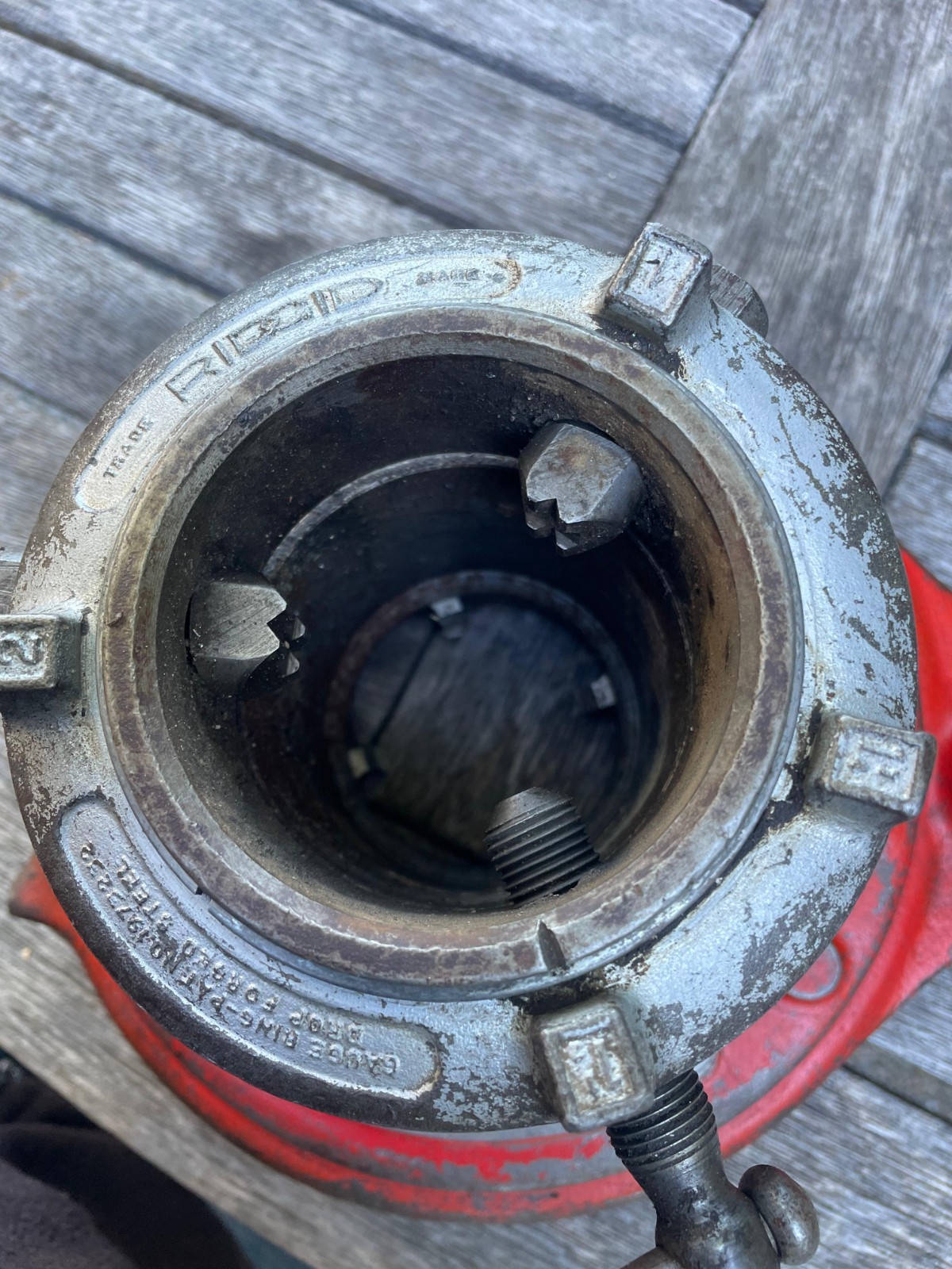 RIDGID 65 R ADJUSTABLE  1" TO 2" PIPE THREADER DIES 13" HANDLE 65-R 65R --nice--