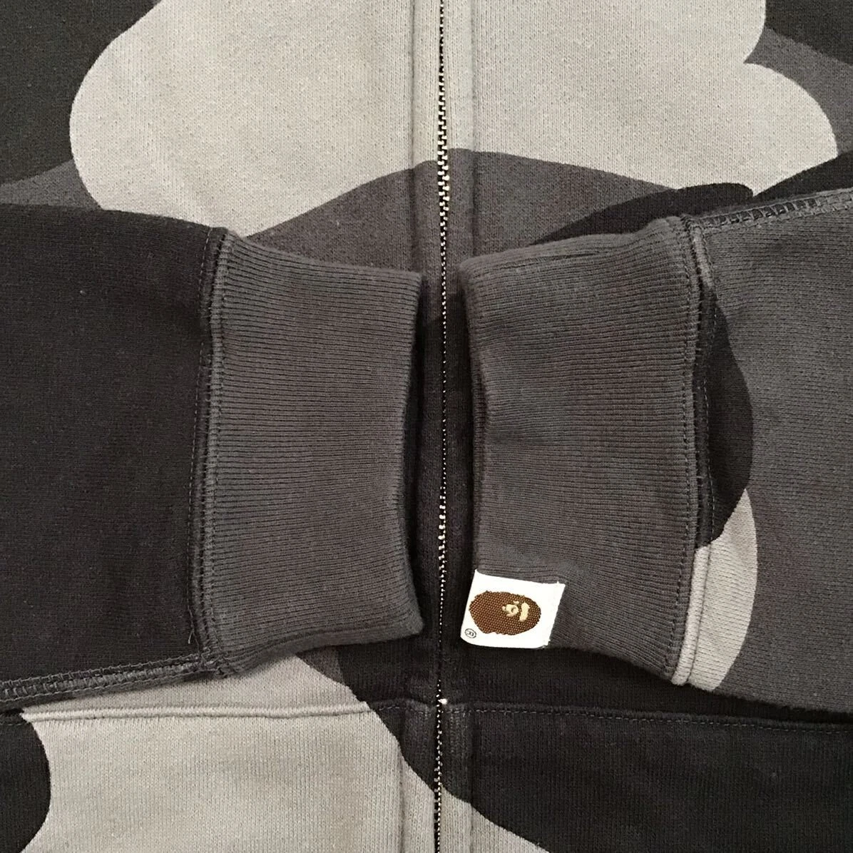 A BATHING APE (BAPE) Felpa con cappuccio zip intera nera mimetica gigante taglia S a scimmia da bagno BAPE full zip Ape