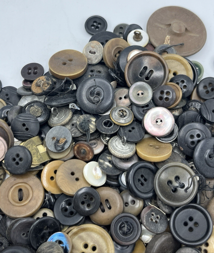 Button Lot Estate Find Hundreds of Buttons Vintage - Picture 6 of 10