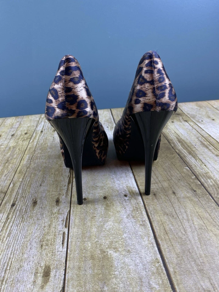 Women’s Size 8.5 Platform Stiletto 5.5” High Heel Leopard Print Pumps READ - Image 4 of 4
