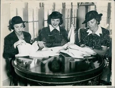 1937 Photo Mmes Maurice J Sager Henry M Biel James Easly Sewing Society 7X9
