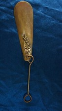 VINTAGE BRASS SHOEHORN WITH HOOK FOR PULLING EXTENSION 5"