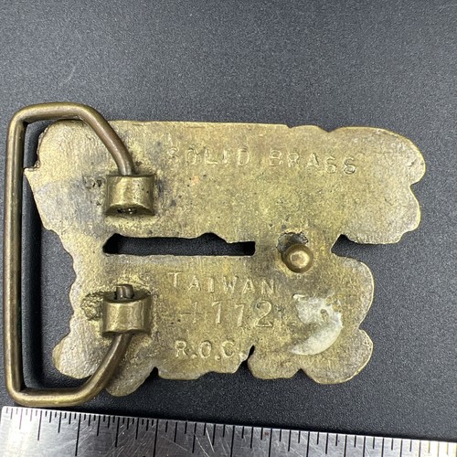 Fibbia per cintura vintage anni 70 in ottone massiccio con pietra arrotolabile - Foto 3 di 4