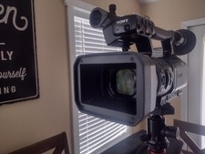 Caméscope professionnel Sony HVR-V1P avec plusieurs objectifs et piles