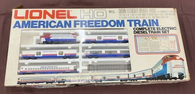 Lionel HO American Freedom Train Set With Diesel Locomotive USED RUNS GOOD