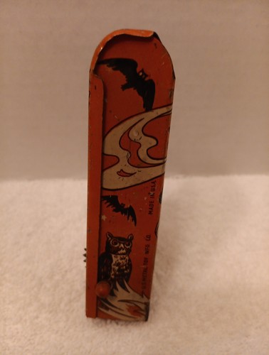 Vintage US Metal Toy Company Halloween Tin Ratchet Noisemaker Wood Hdl-Witch Cat - Picture 2 of 4