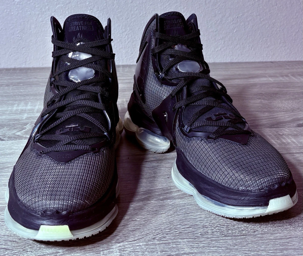 Preços baixos em Nike LeBron 19 Black Green Glow | eBay