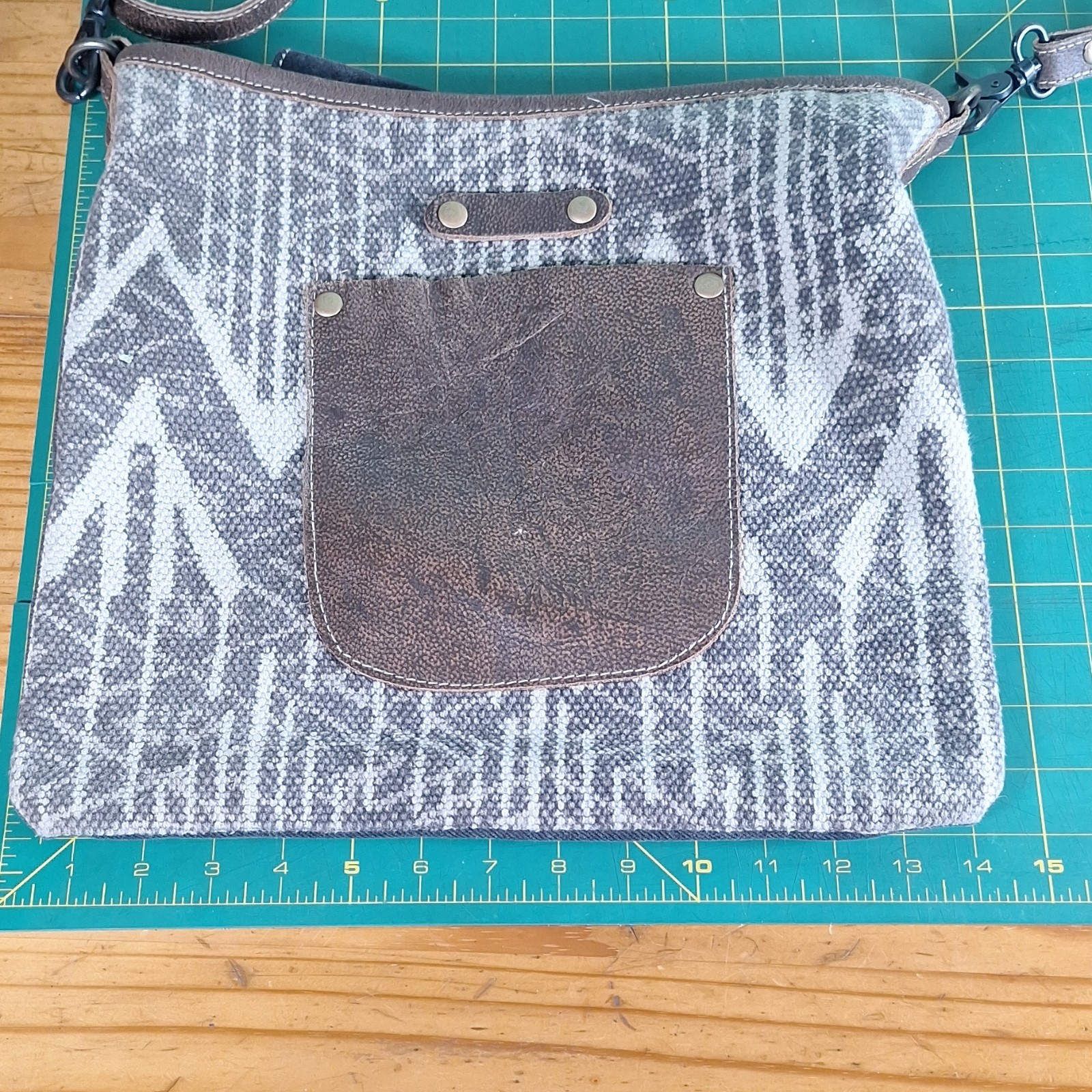 Myra Geometric Pattern Distressed Shoulder Bag Gr… - image 12