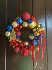 10” Kitschy Retro Inspired Vintage Holiday Ornament Wreath