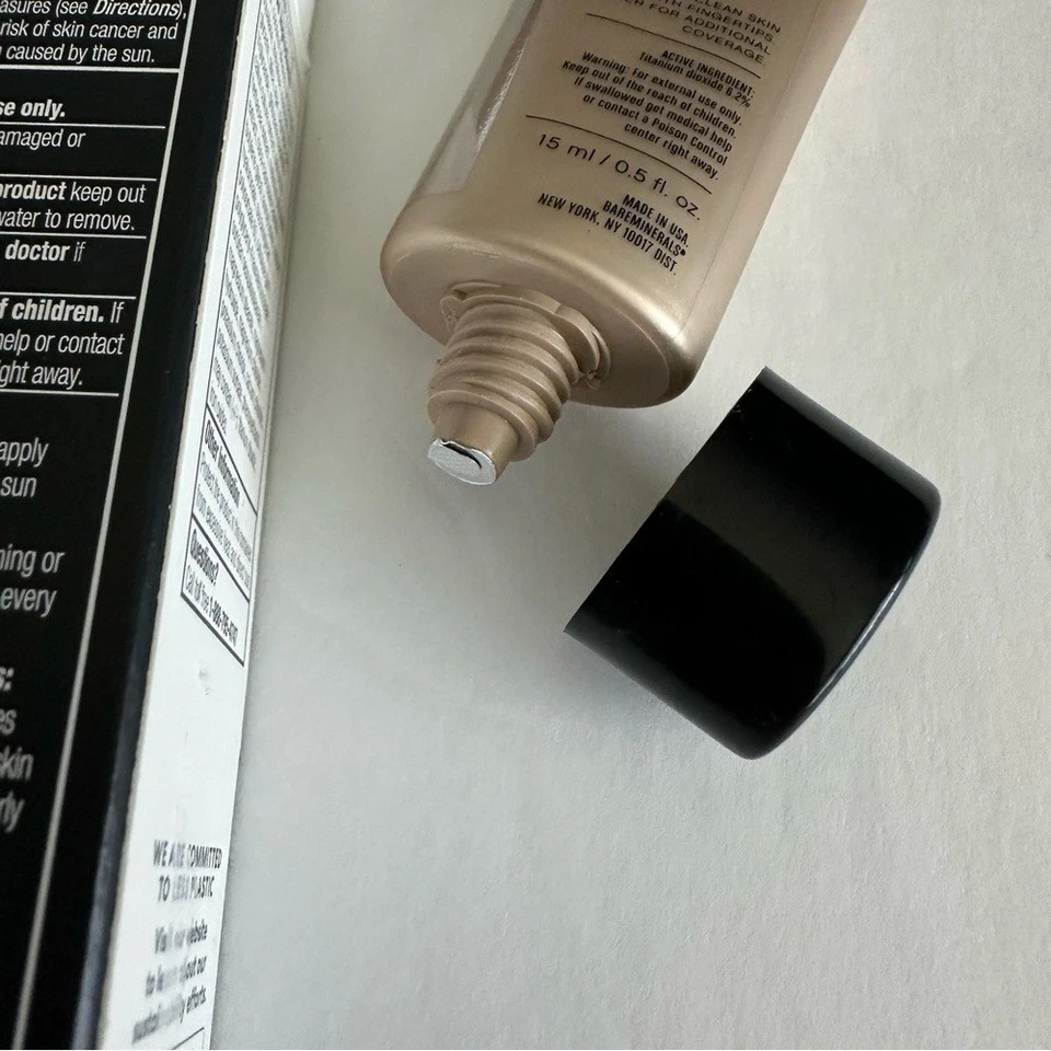 Crema Gel Hidratante Tintado BareMinerals Complexion Rescue - Buttercream 03 Foto 4 de 4