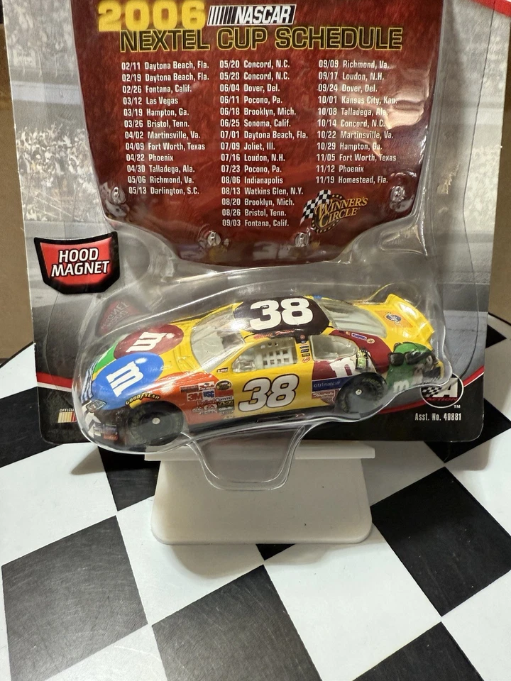 ELLIOTT SADLER #38 M&M’s 2006 1/64 WINNER'S CIRCLE W/ HOOD MAGNET DISPLAY - Image 2 of 4