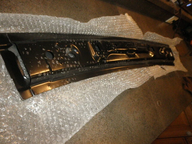 NOS Genuine OEM Volvo#9461195 Factory Front Lower Windshield Panel 1999-2006 S80 - Изображение 2 из 4