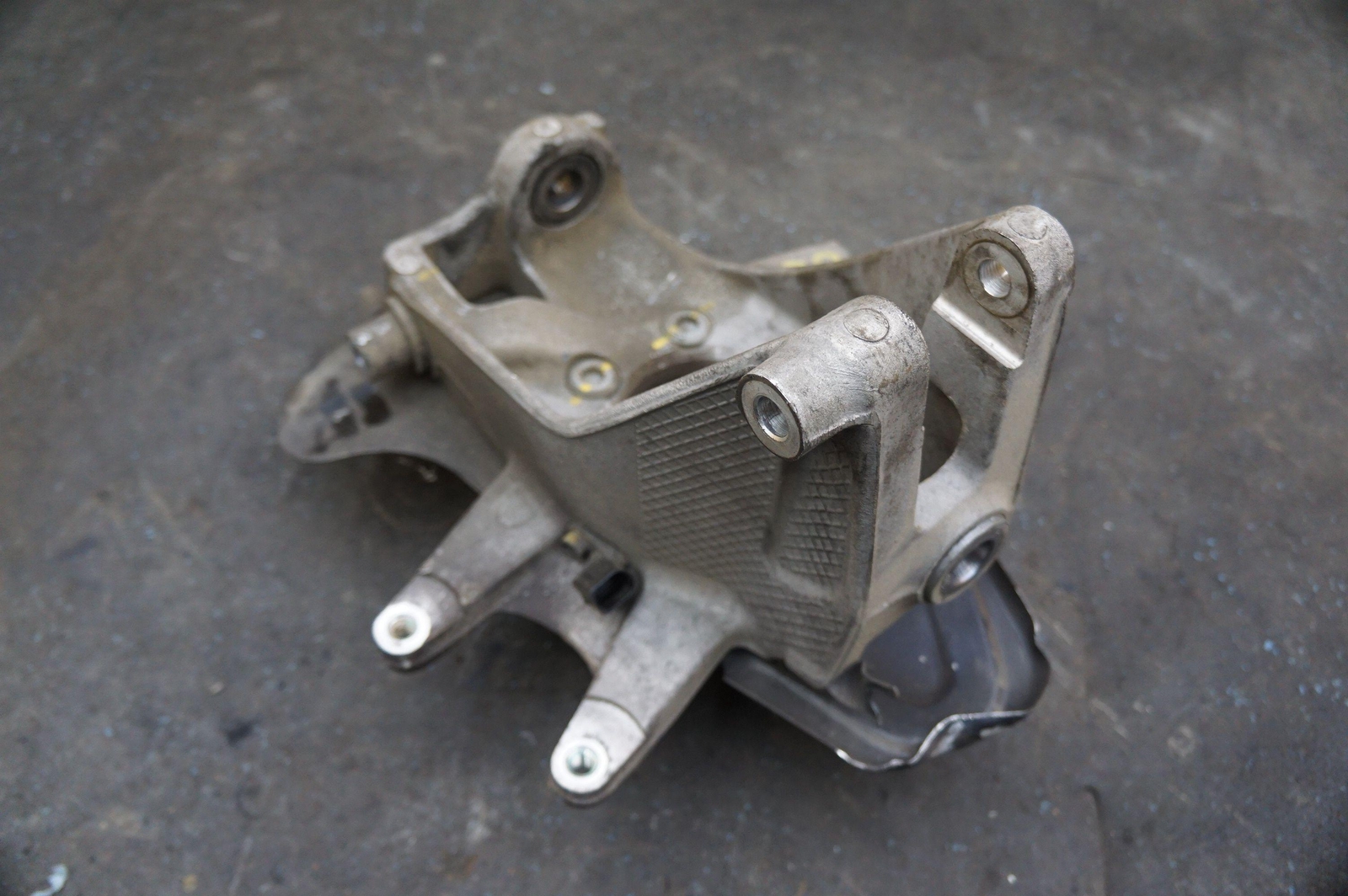 Rear Right Spindle Knuckle Hub 420505434F Lamborghini Gallardo LP550 Coupe 2012