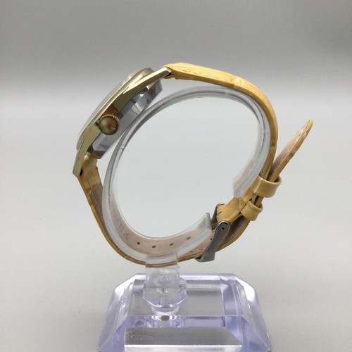 Vintage Bradley Watch Women 33mm Gold Tone Leather Band Swiss Made Manual Wind - Picture 3 of 16