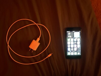 iPhone, SE 3 GEN unlocked 64 GB