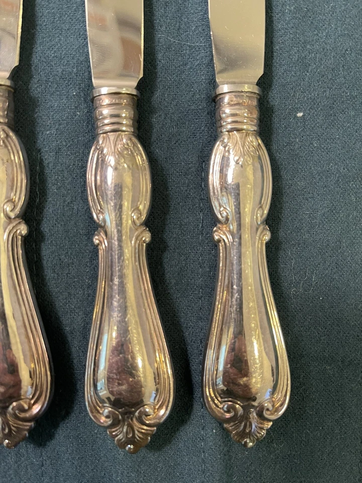 Hallbergs Guldsmeds Ab, Suecia. Juego de cuatro (4) cuchillos de almuerzo "Olga" en plata B Foto 4 de 4