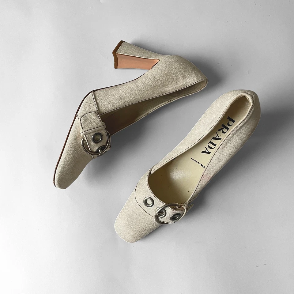 De colección PRADA Y2K Lino Esculpido Tacón Gigante Ojal Hebilla Talla 35 Puntera Cuadrada Foto 2 de 4