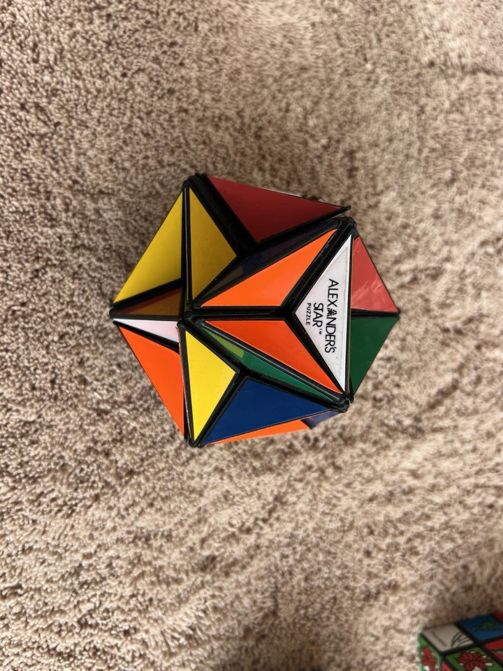 Cubo de Rubik, (4) Serpiente, Estrella de Alejandro, (2) Cilindro, Raro ET, Venganza, Pirámide Foto 2 de 4