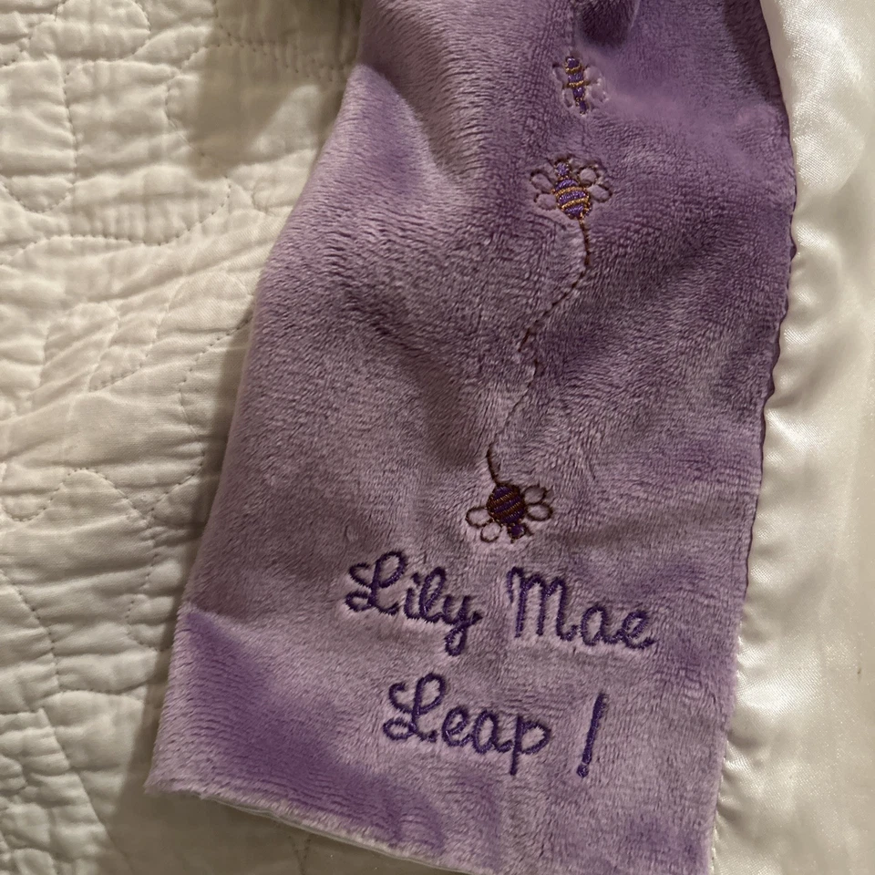 Bunnies By The Bay Lily Mae’s Buddy Manta Peluche Rana Foto 3 de 4