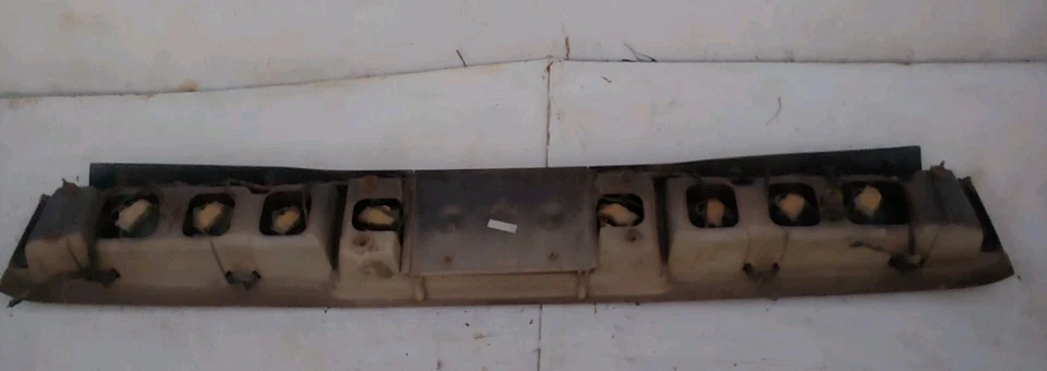 Panel de cabezal trasero con luces traseras OEM 1992-96 BUICK LESABRE difícil de encontrar  Foto 4 de 4