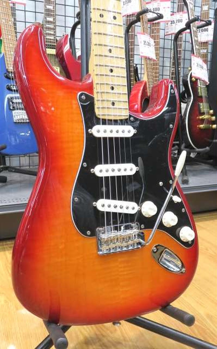 Fender Mexico Player Stratocaster lefty赤 Fender MEX Player Stratocaster Left-Hand (Candy Apple Red