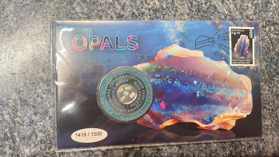 Medallón de ópalos PNC Australia 2025 con astillas de ópalo real color edición limitada 1500 Foto 3 de 4